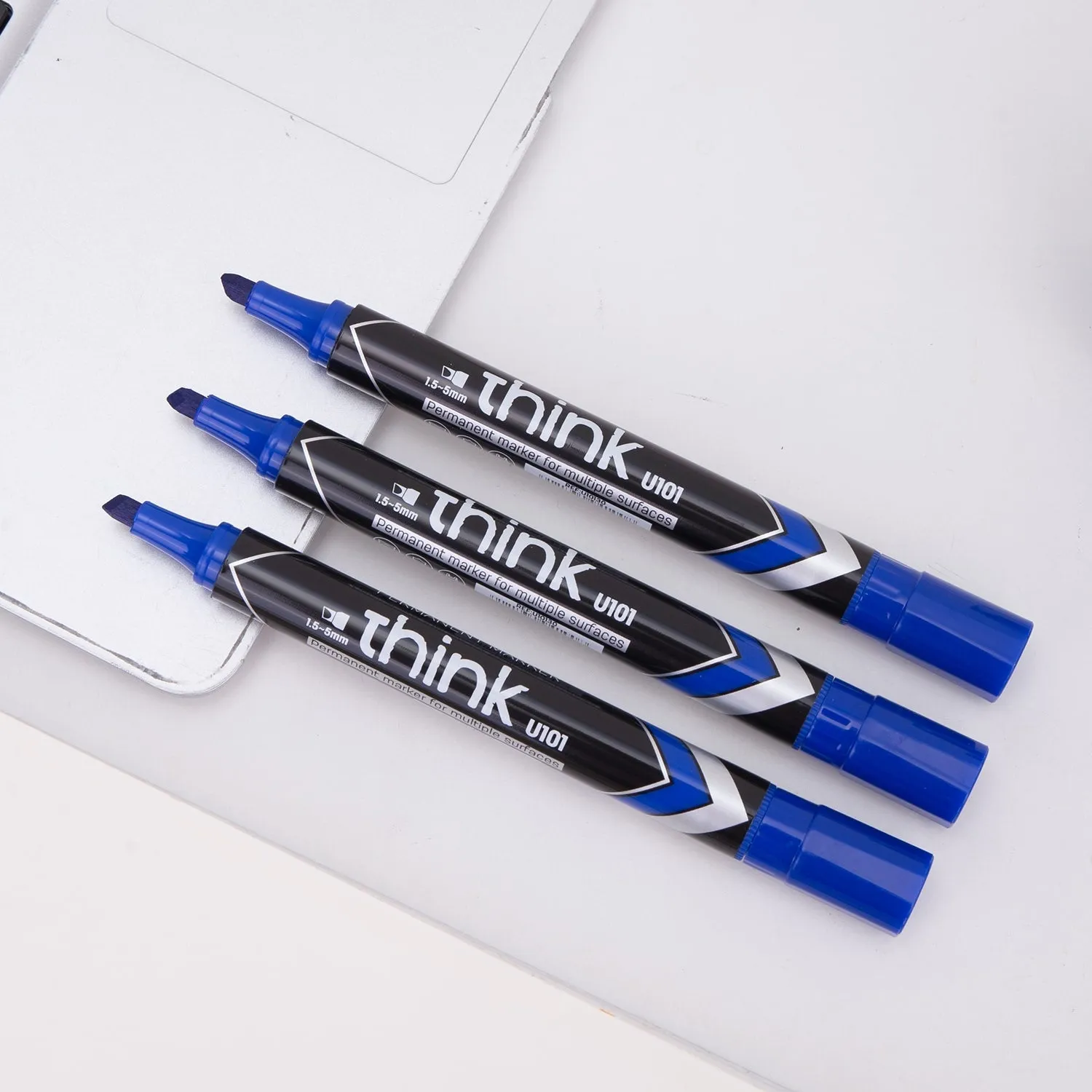 Deli Permanent Marker Chisel 1.5-5mm Blue - (EU10130)
