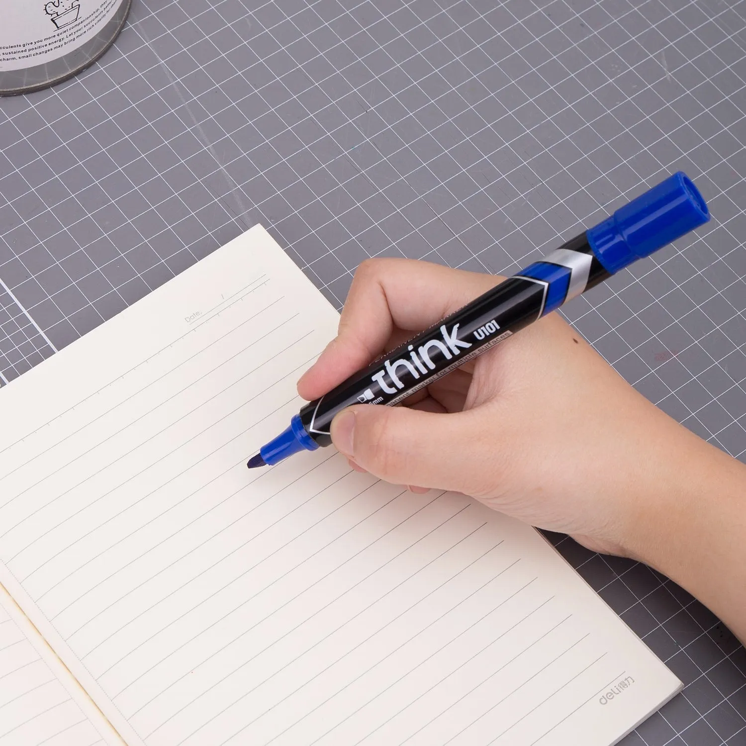 Deli Permanent Marker Chisel 1.5-5mm Blue - (EU10130)
