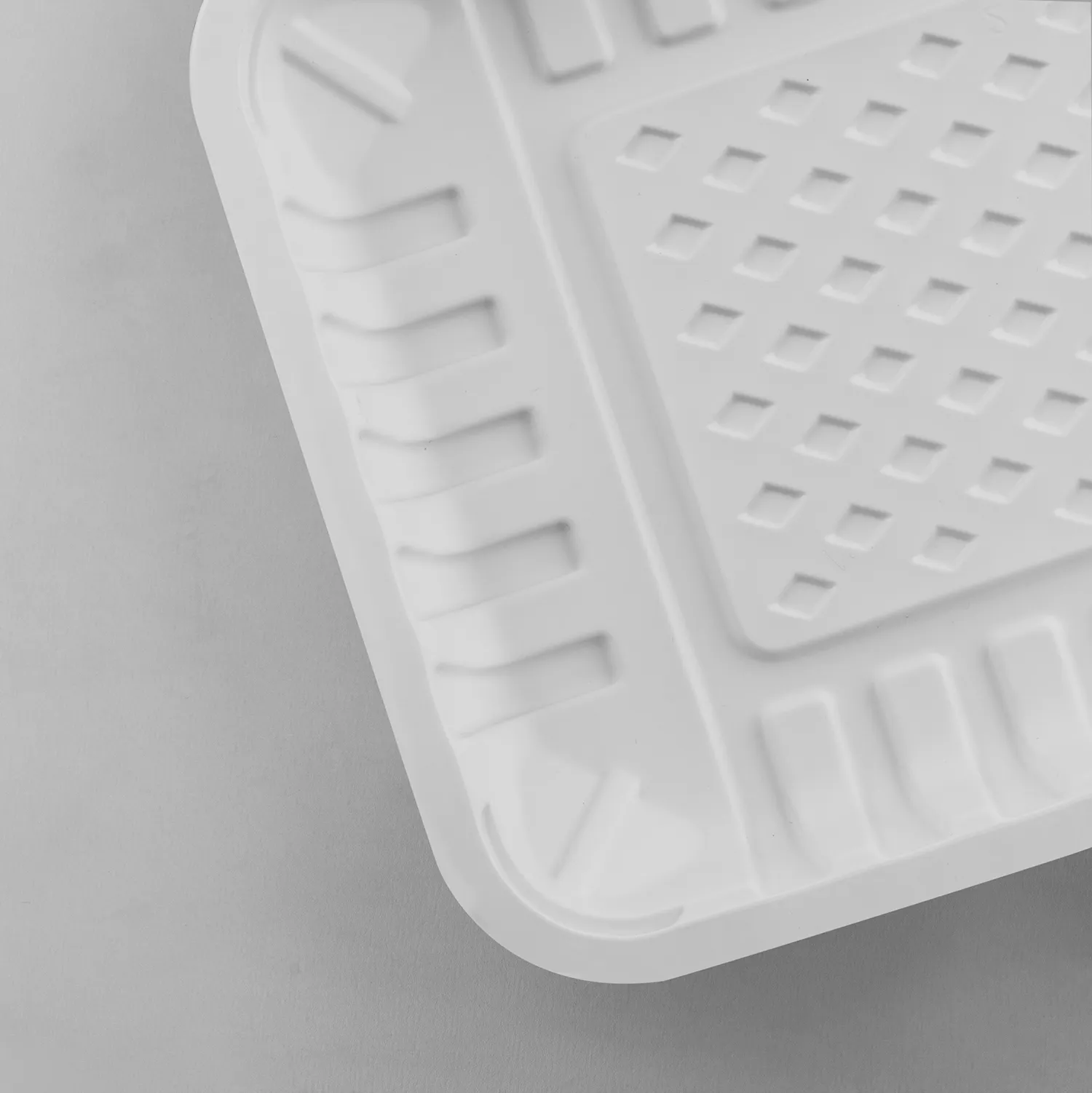 Karat Earth 8.5”x6” Mineral Filled PP Meat Tray, Rectangular, White - 500 pcs