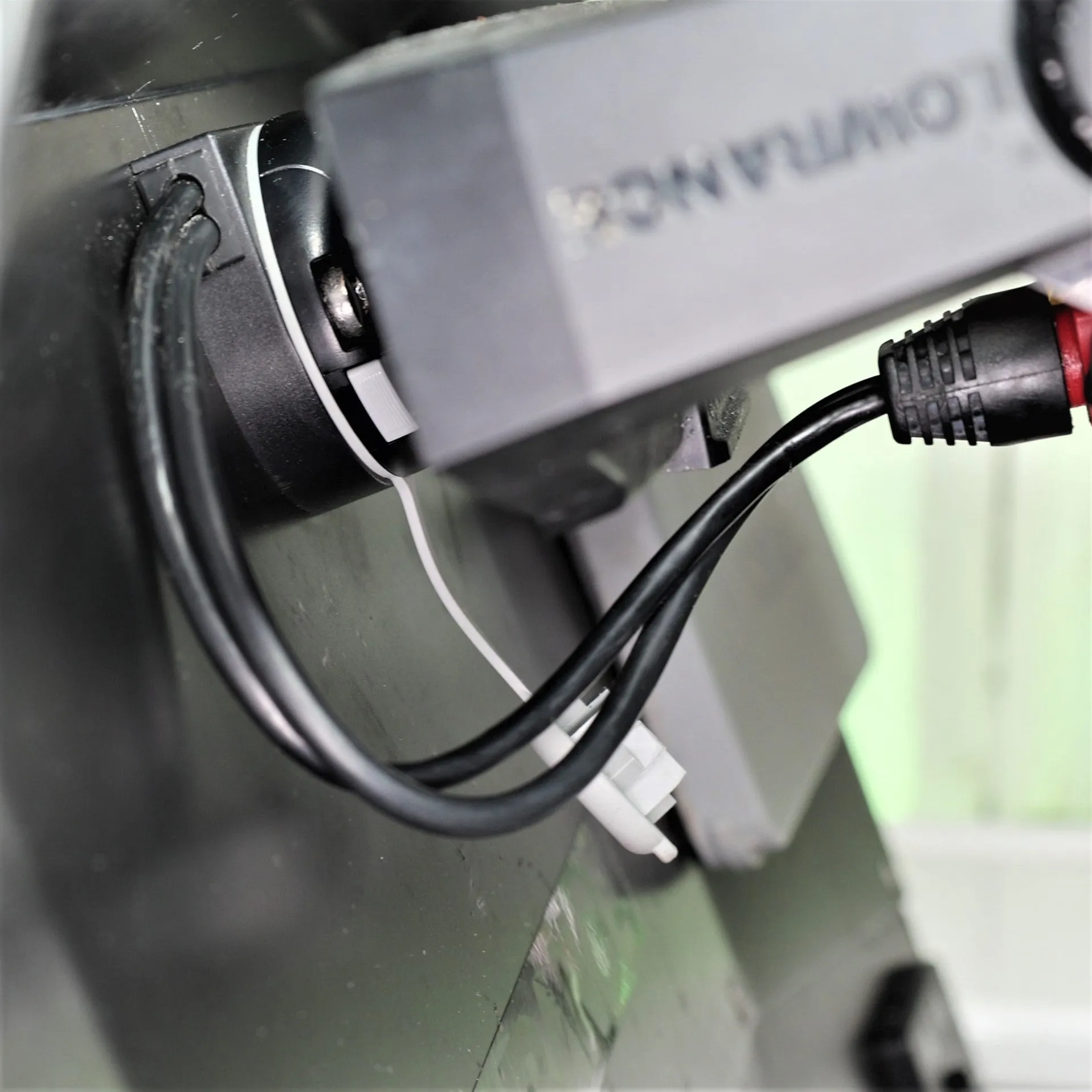 RAILBLAZA E SERIES CABLE ENTRY PORT