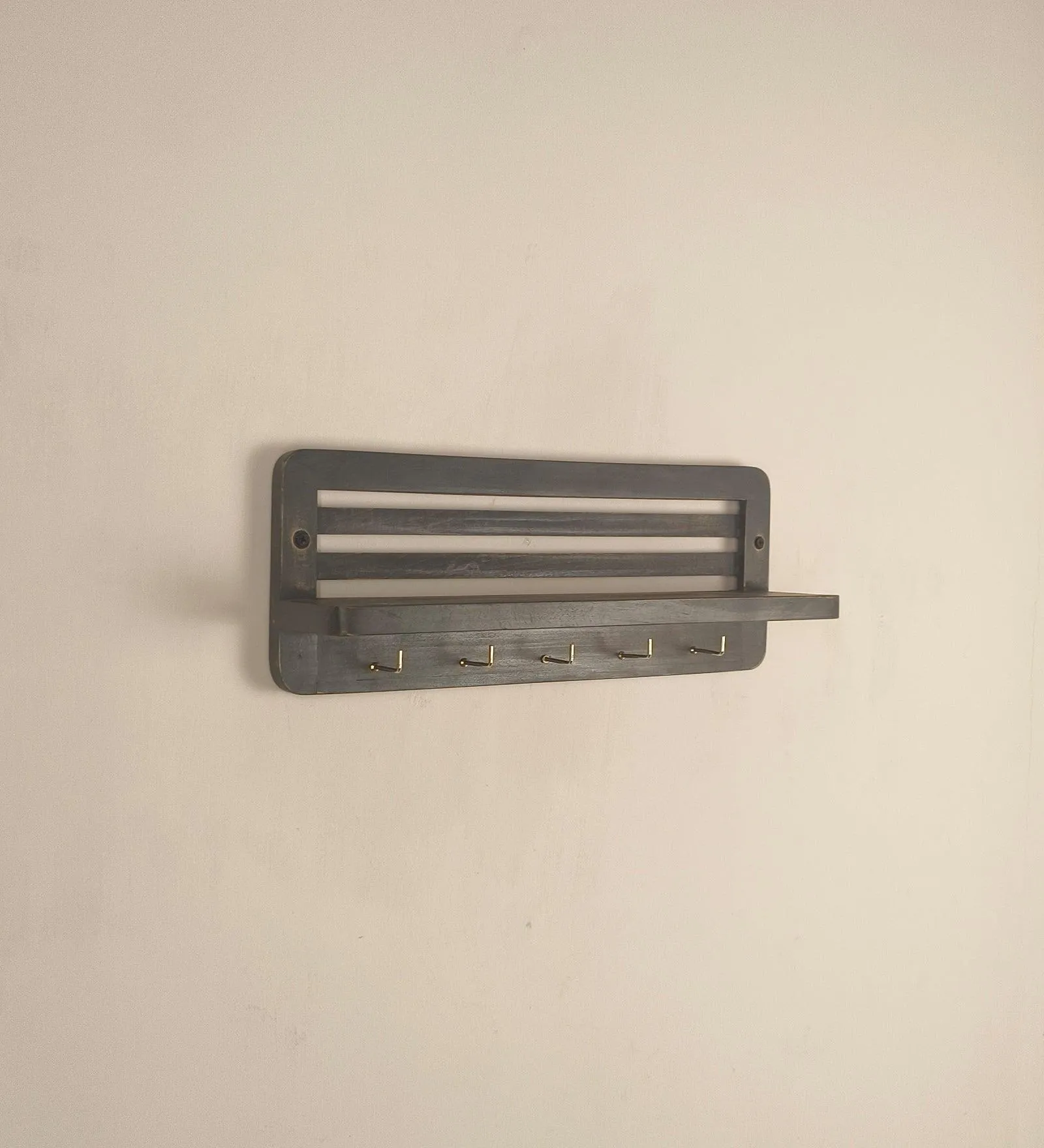 Regus Wooden Wall Shelf Organiser With Key Holders